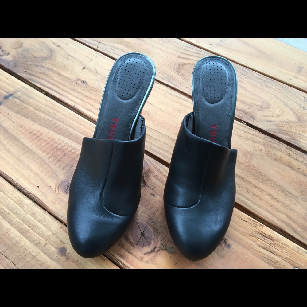 Tsubo Leather High Heels. Never worn. Size 8 USA.